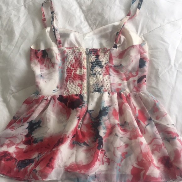 FREE with any purchase! Fit and flare Guess top - Picture 2 of 5